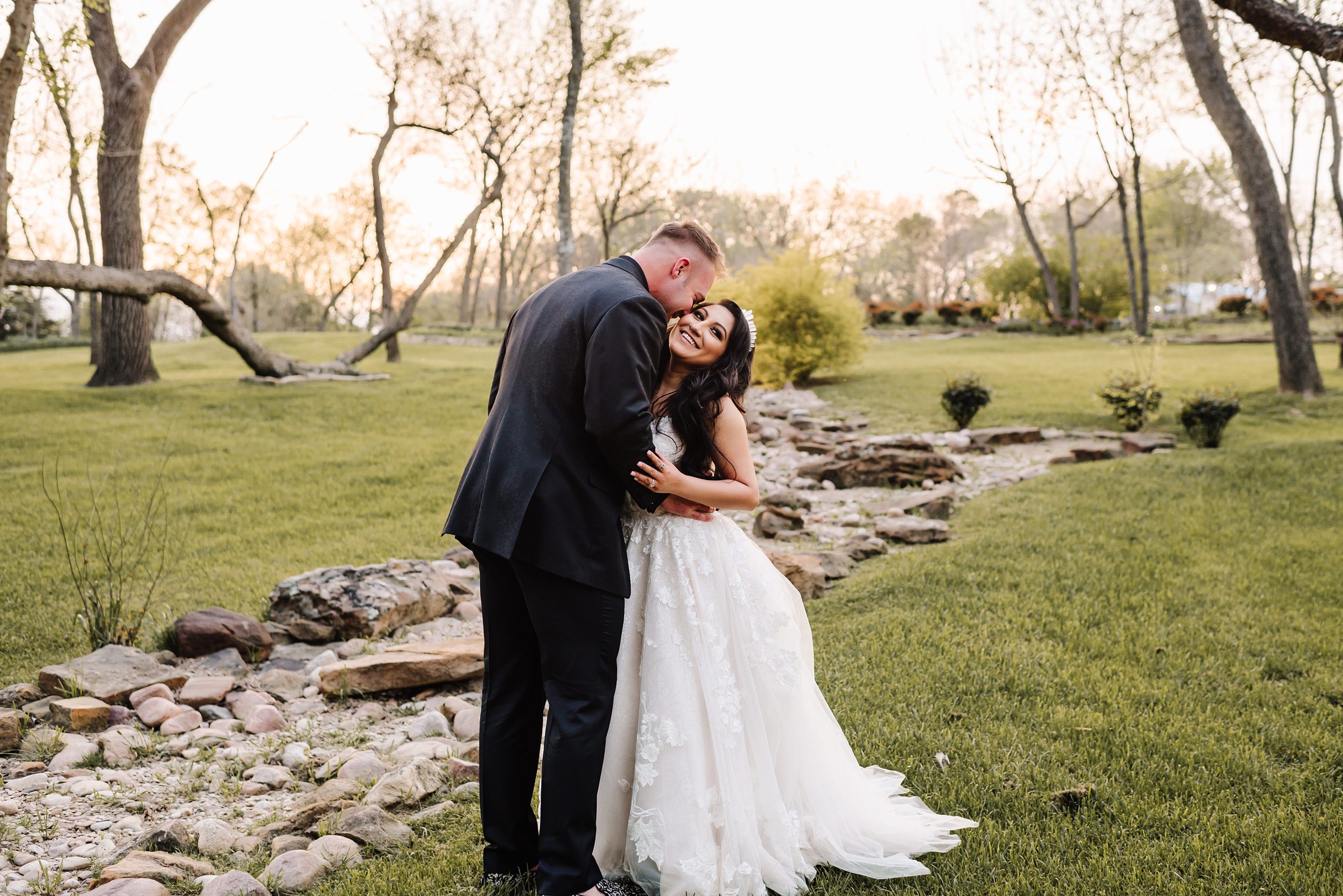 bride and groom outdoor portrait in Waxahachie texas