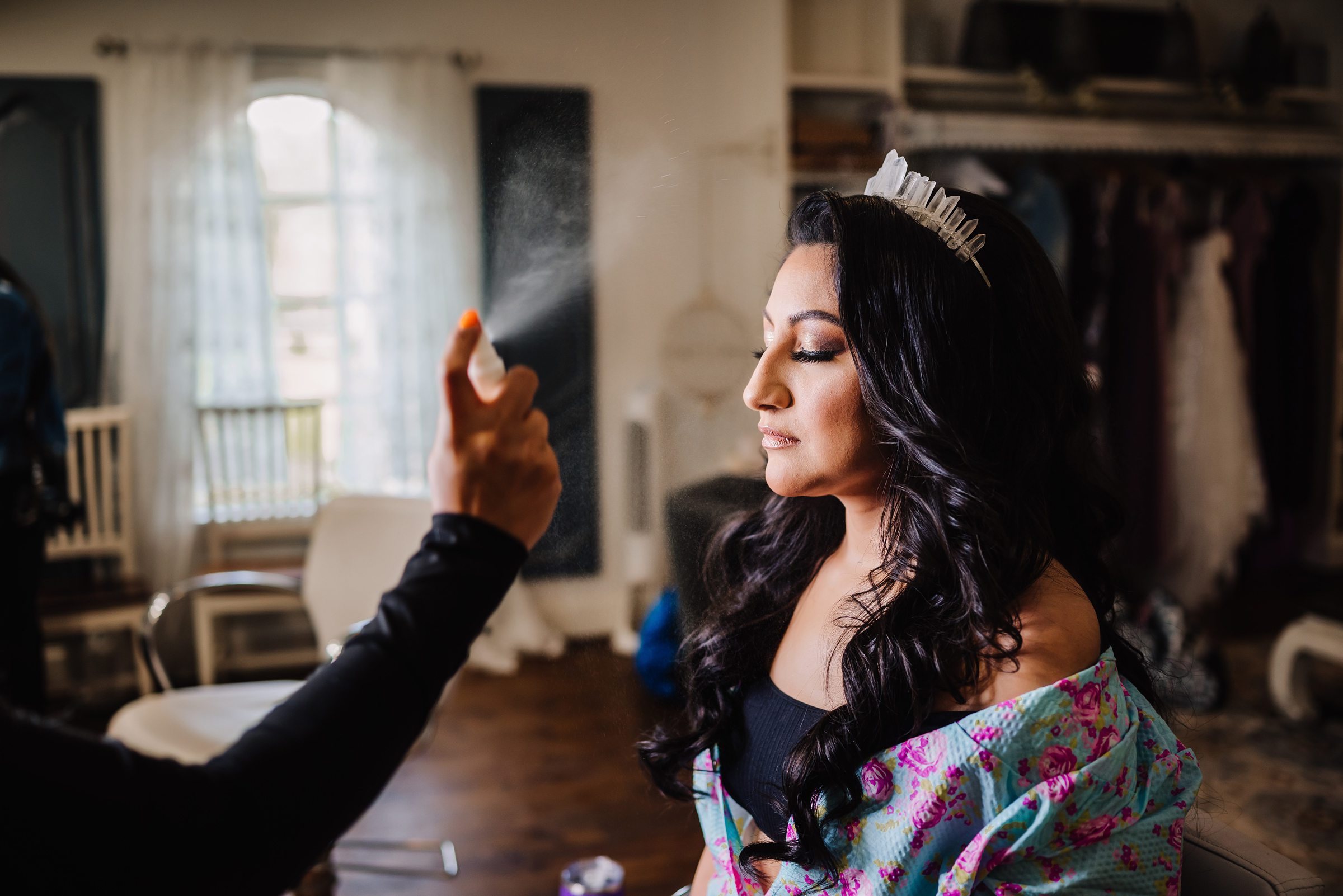makeup setting spray on bride getting ready