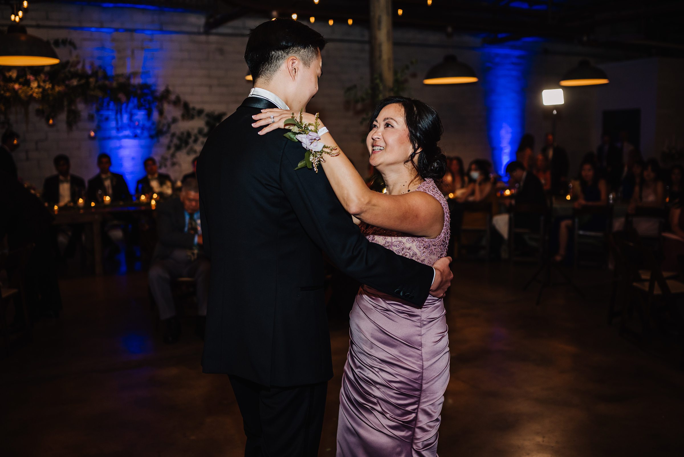groom dancing with mom at the 4 eleven